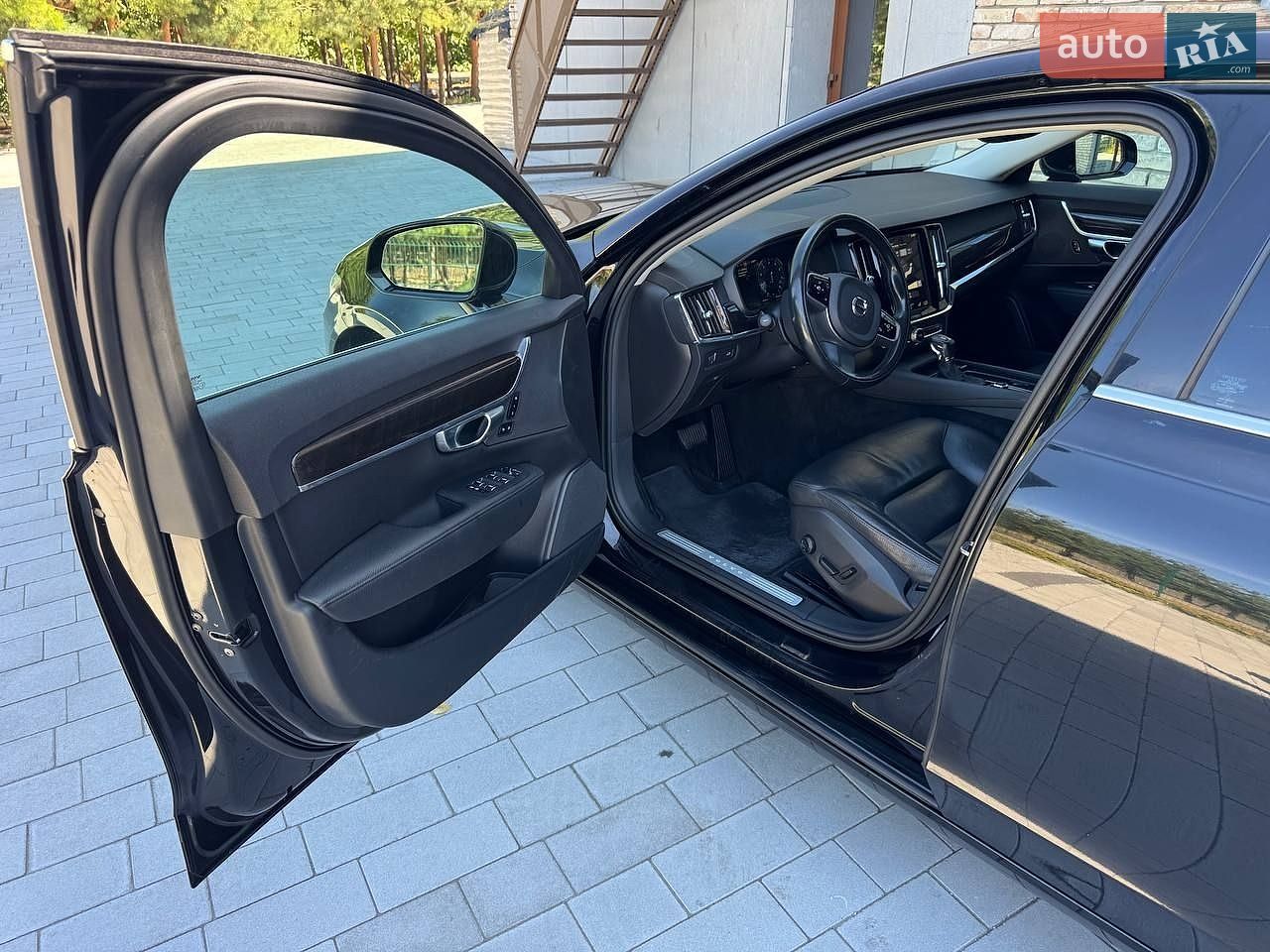 Volvo S90 2017 VIN LVY982AK8JP017920 фото оголошення 25 з 31