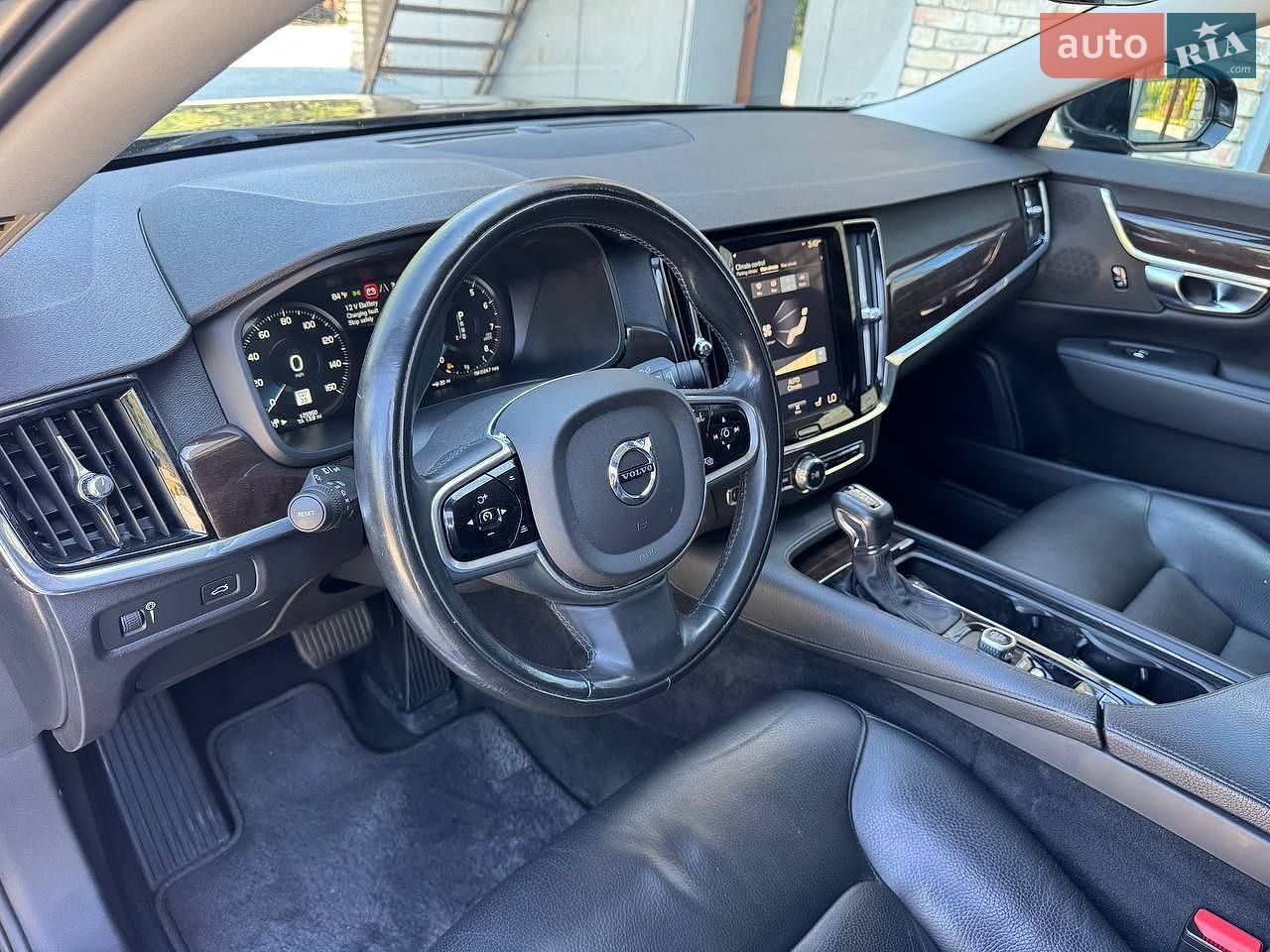 Volvo S90 2017 VIN LVY982AK8JP017920 фото оголошення 14 з 31