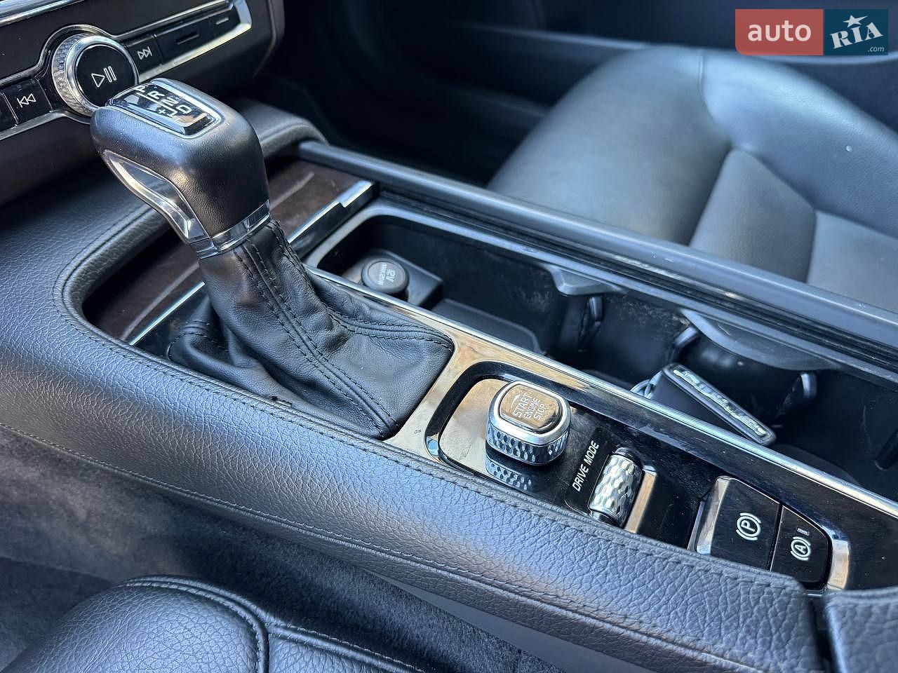 Volvo S90 2017 VIN LVY982AK8JP017920 фото оголошення 17 з 31