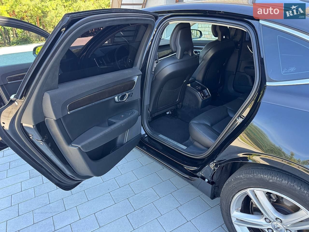 Volvo S90 2017 VIN LVY982AK8JP017920 фото оголошення 28 з 31