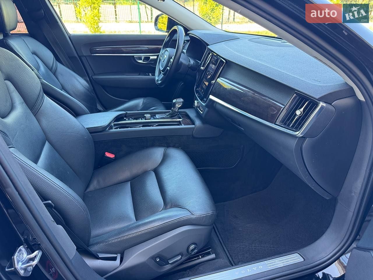 Volvo S90 2017 VIN LVY982AK8JP017920 фото оголошення 9 з 31
