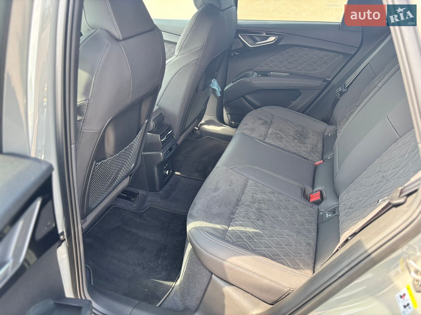 Audi Q4 e-tron 2024 VIN LFVVB9G32R5241698 фото оголошення 29 з 55
