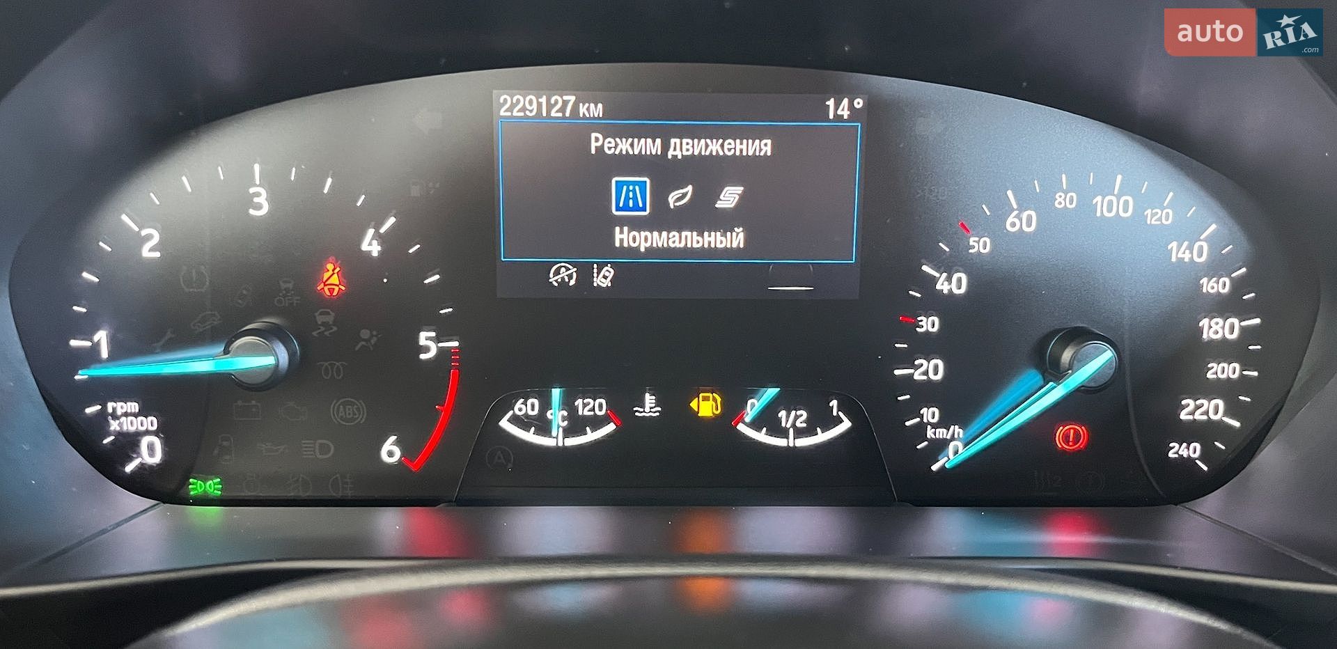 Ford Focus 2018 VIN WF0PXXGCHPJA09813 фото оголошення 23 з 35