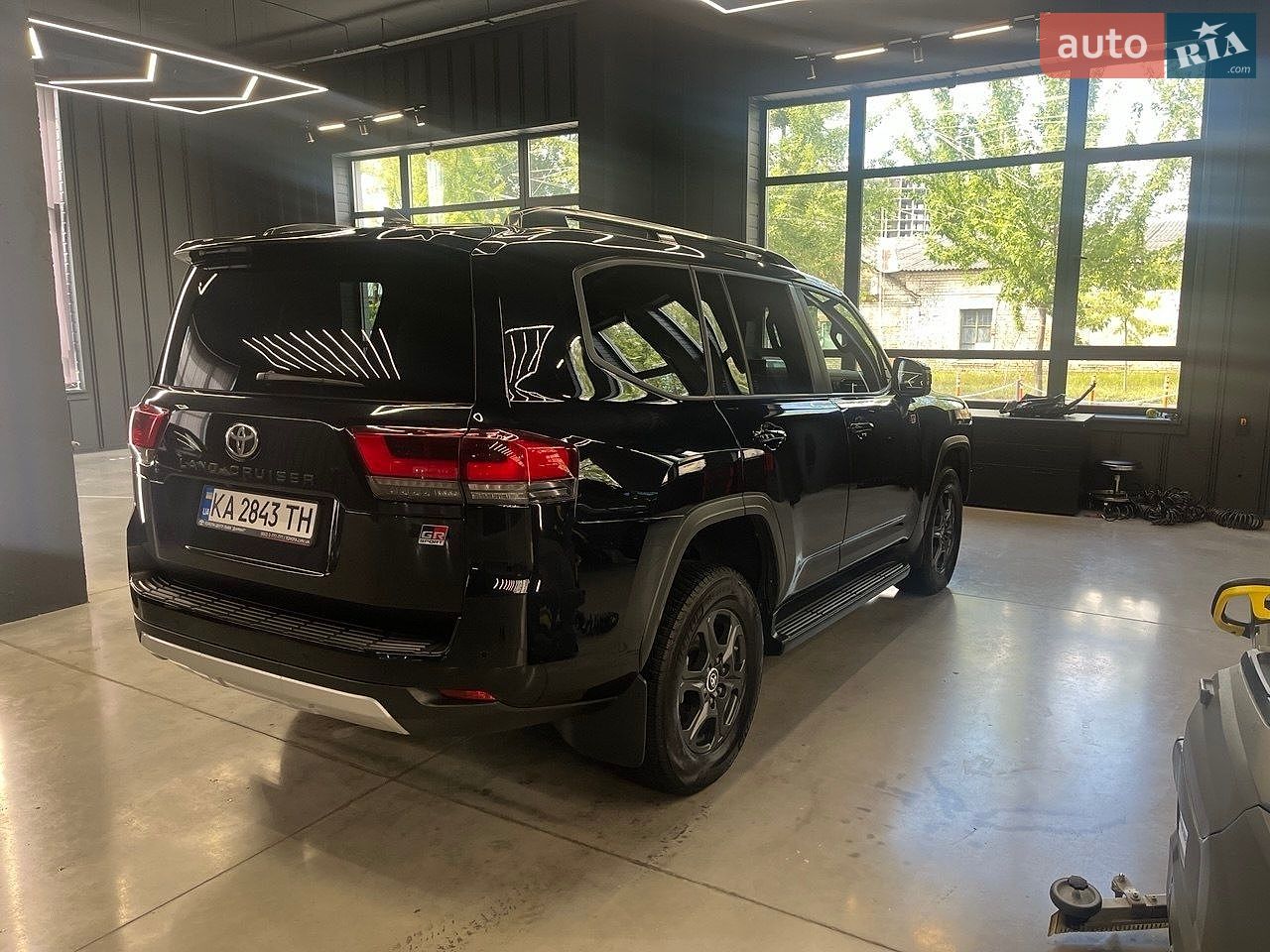 Toyota Land Cruiser 2023 VIN JTMAAABJ904041510 фото оголошення 4 з 15