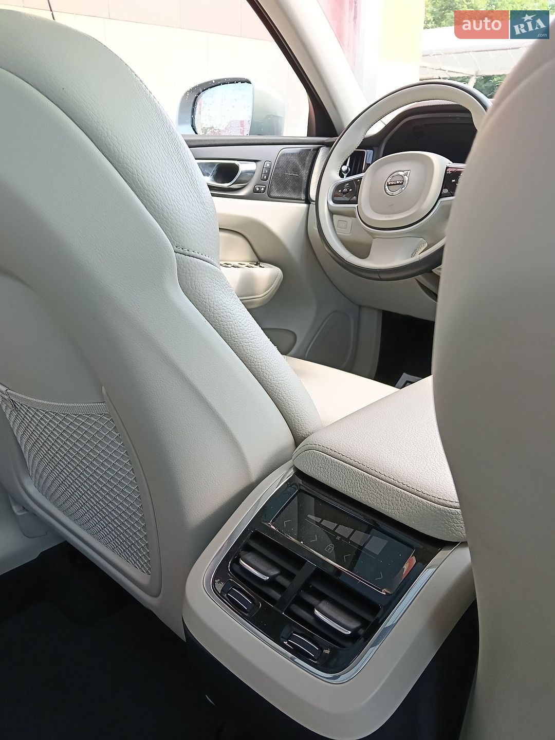 Volvo XC60 2022 VIN YV1UZK5VDN1079682 фото оголошення 15 з 38