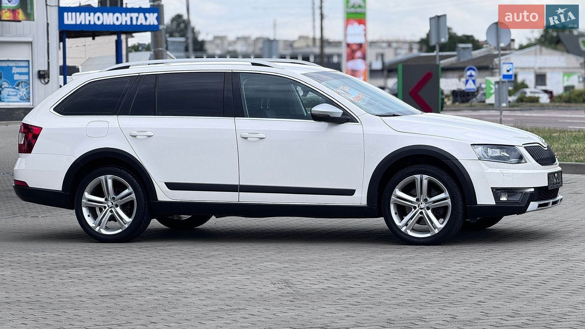 Skoda Octavia Scout 2015 VIN TMBLK9NE4F0226664 фото оголошення 14 з 42