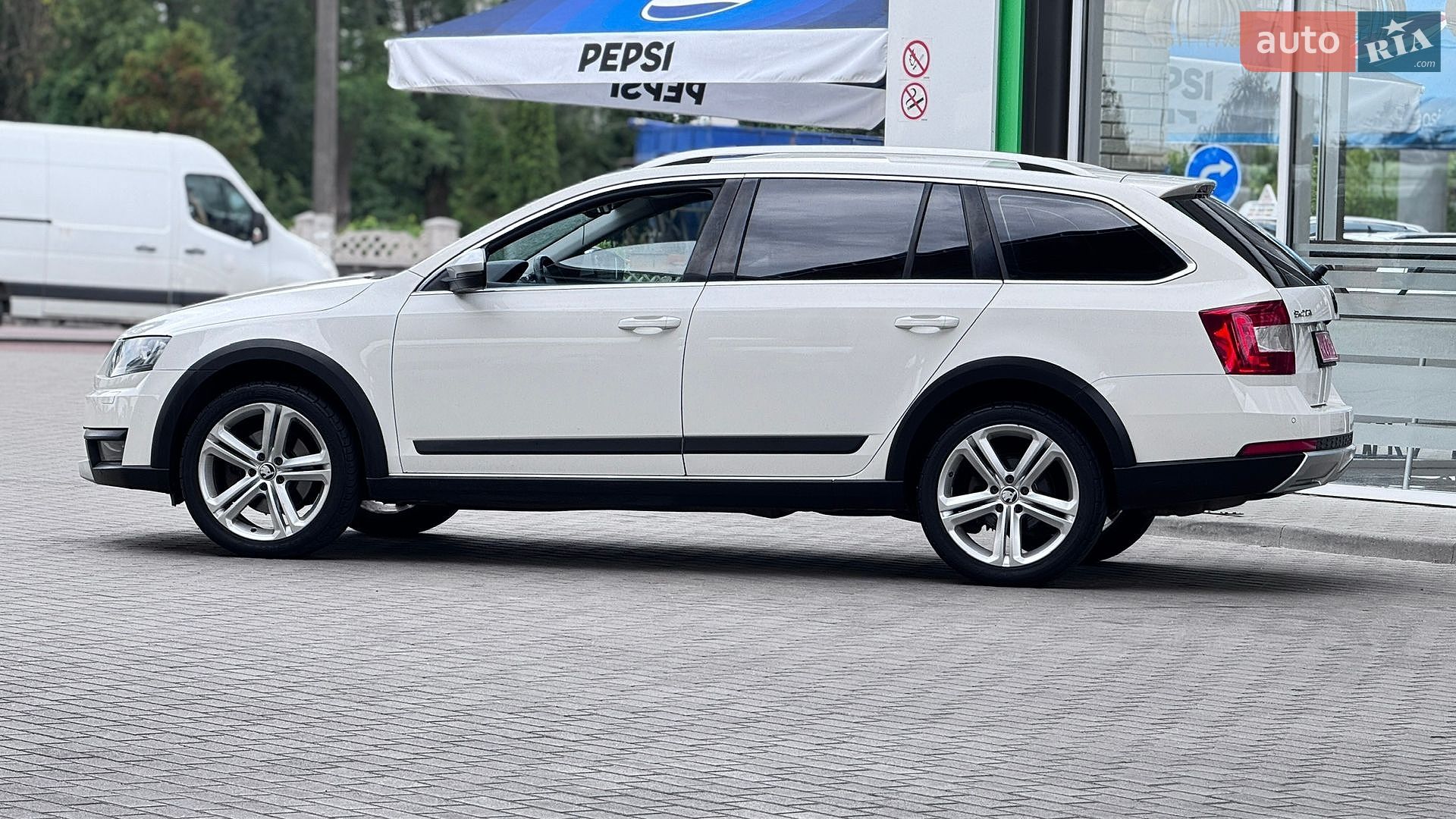 Skoda Octavia Scout 2015 VIN TMBLK9NE4F0226664 фото оголошення 30 з 42