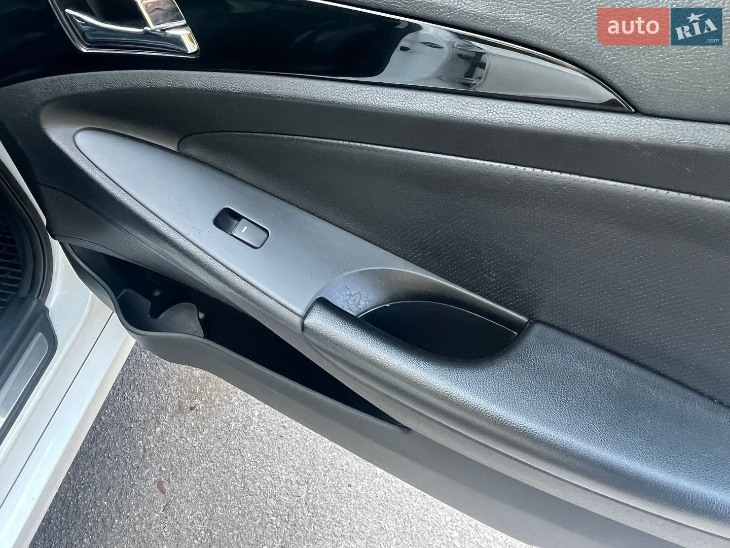 Hyundai Sonata 2010 VIN KMHEC41CBBA192101 фото оголошення 16 з 19