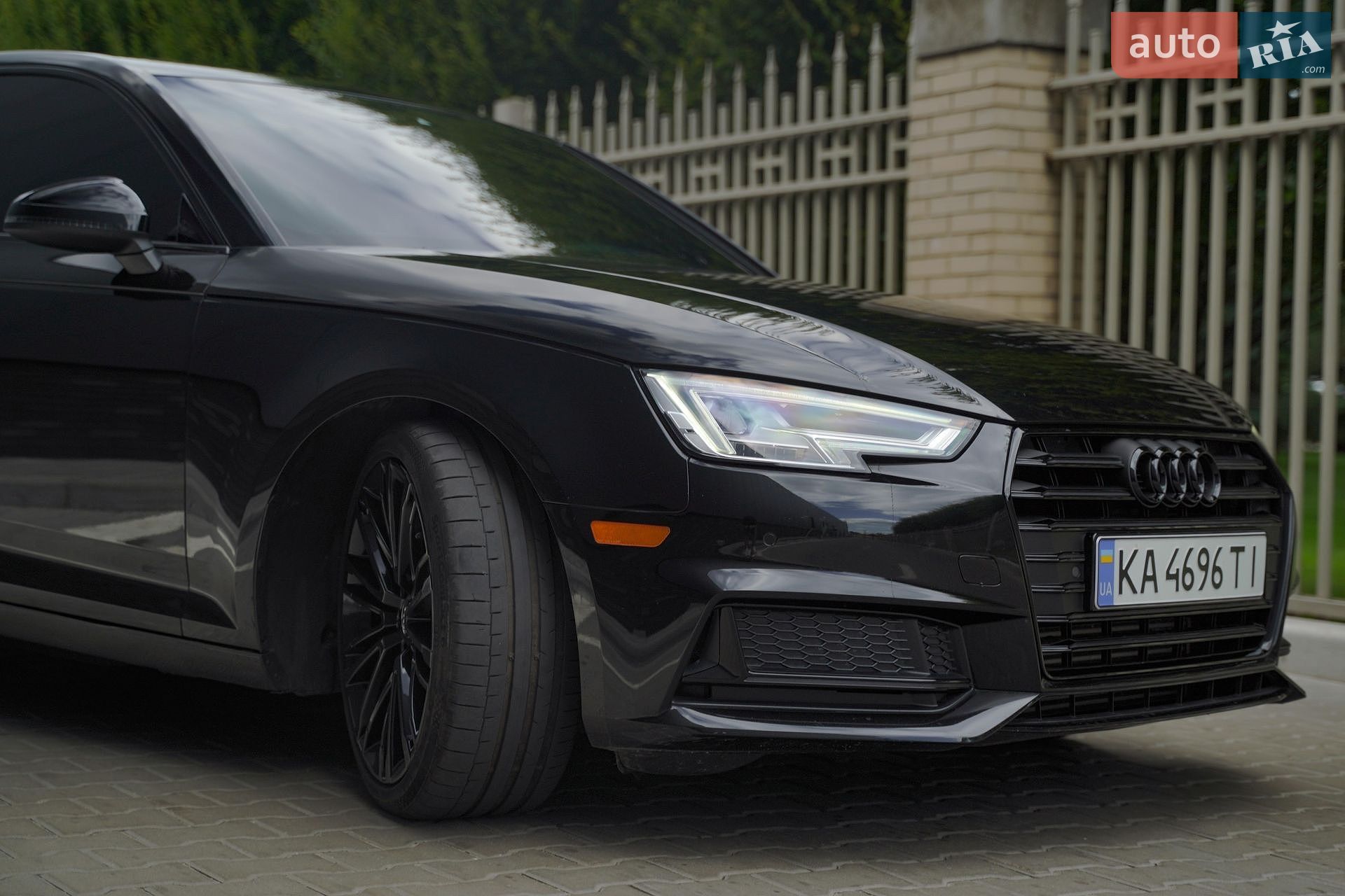 Audi A4 2019 VIN WAUHMAF41KA062623 фото оголошення 2 з 23