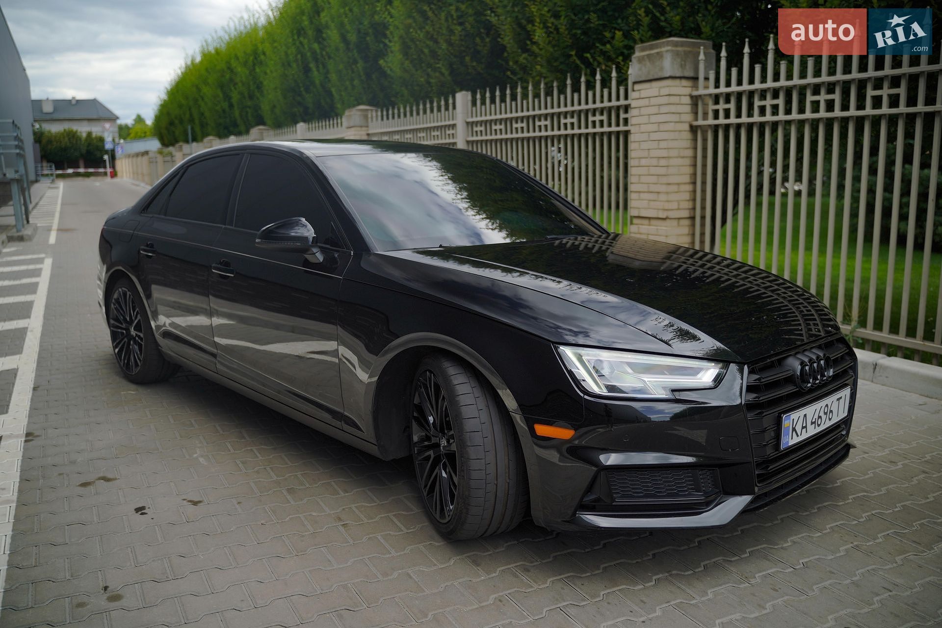 Audi A4 2019 VIN WAUHMAF41KA062623 фото оголошення 3 з 23