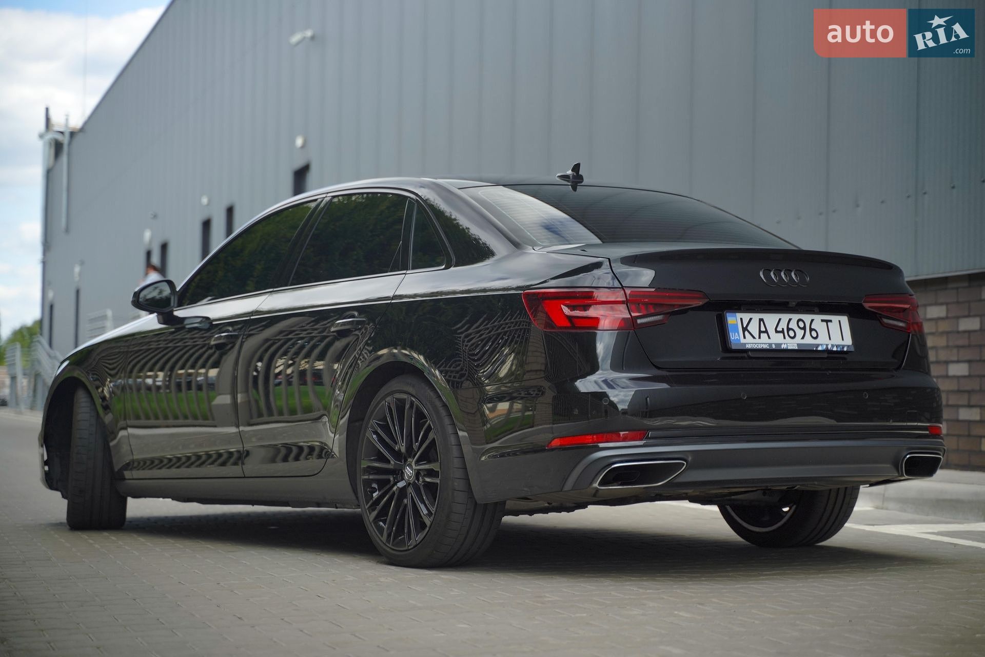 Audi A4 2019 VIN WAUHMAF41KA062623 фото оголошення 12 з 23