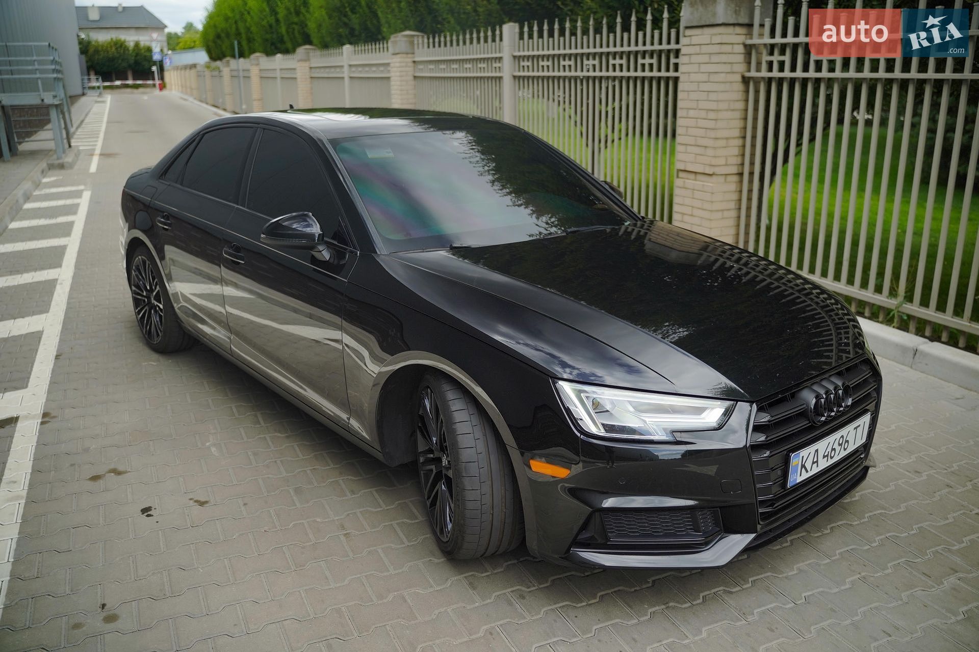 Audi A4 2019 VIN WAUHMAF41KA062623 фото оголошення 5 з 23