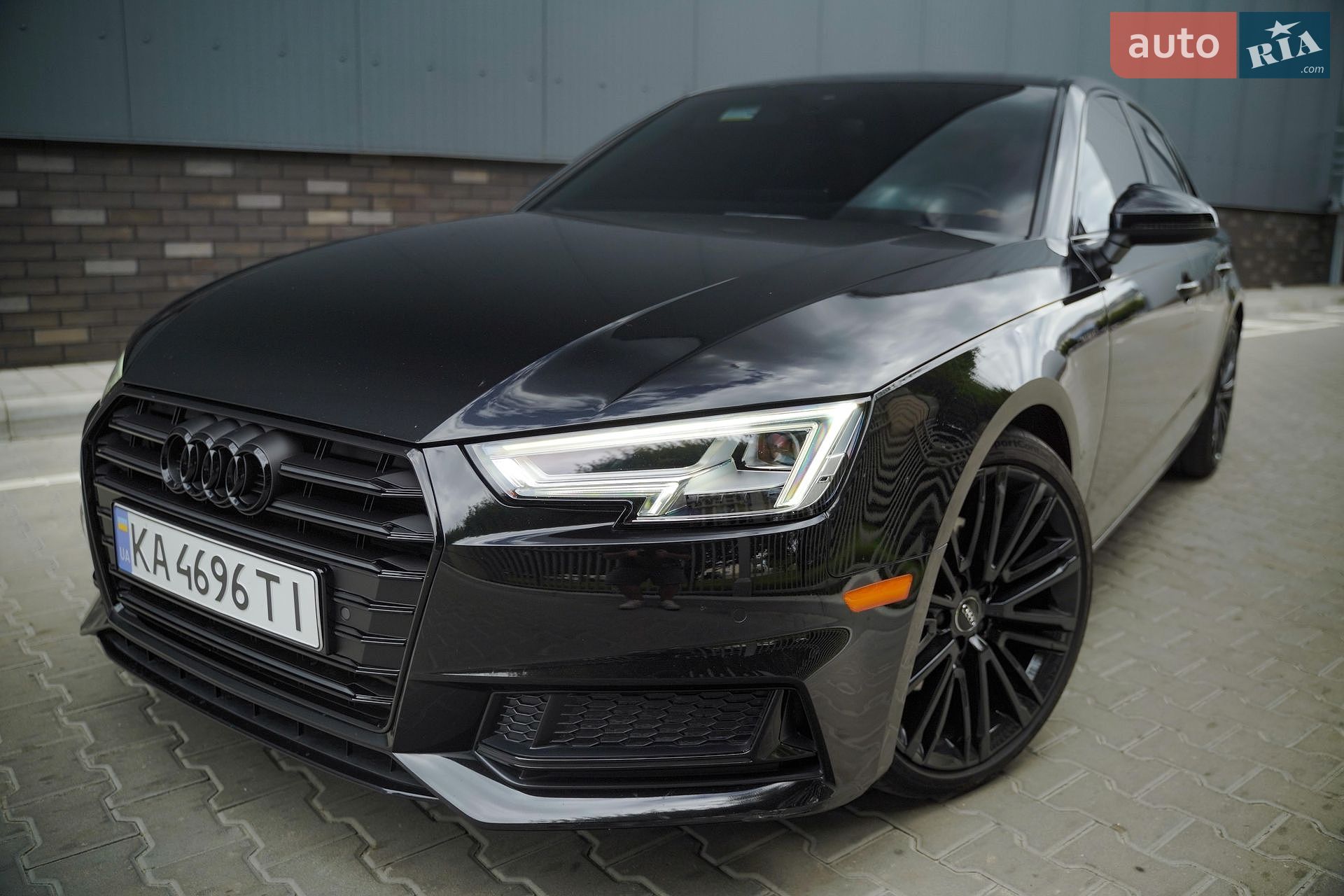 Audi A4 2019 VIN WAUHMAF41KA062623 фото оголошення 11 з 23
