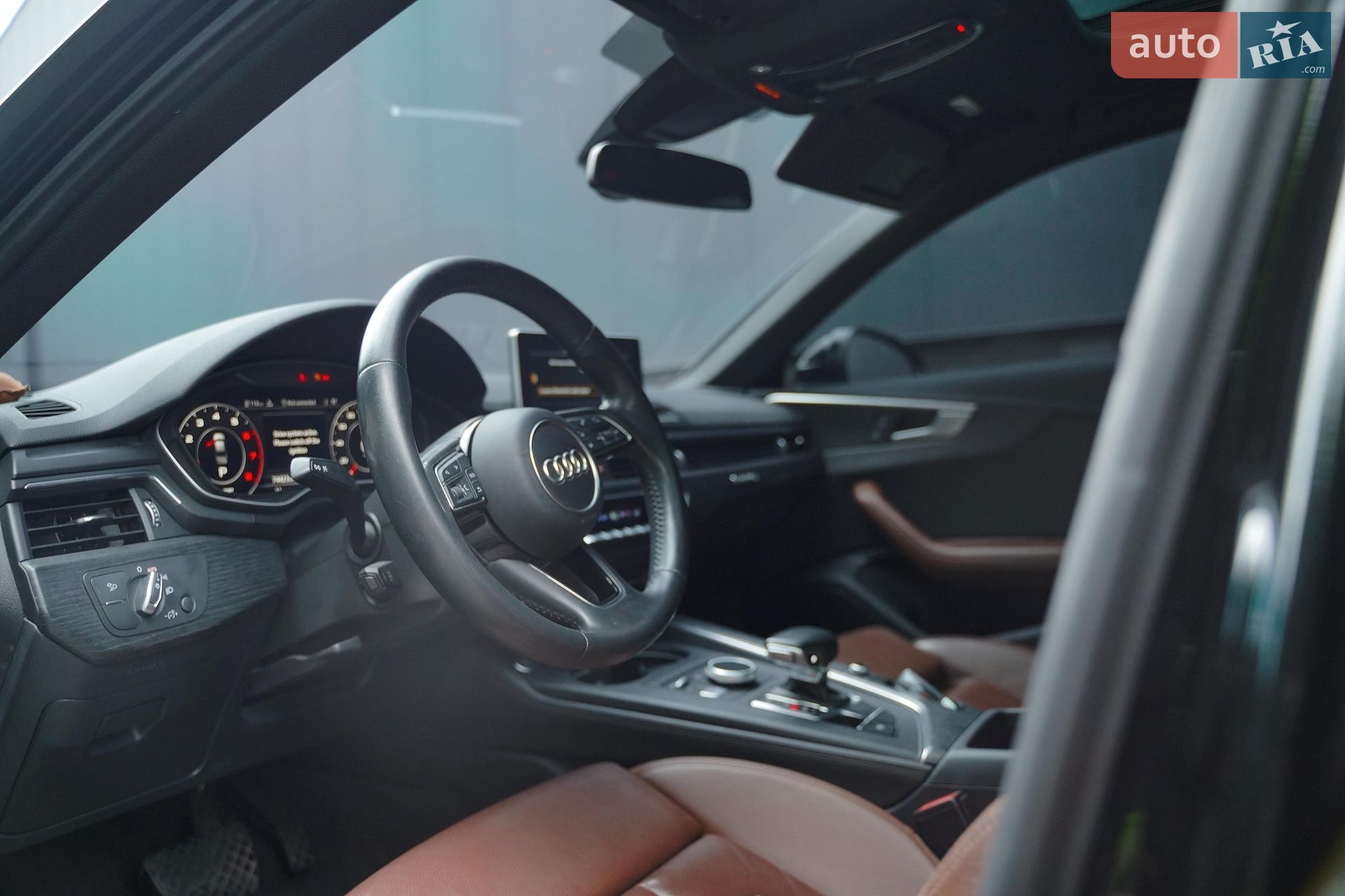 Audi A4 2019 VIN WAUHMAF41KA062623 фото оголошення 13 з 23