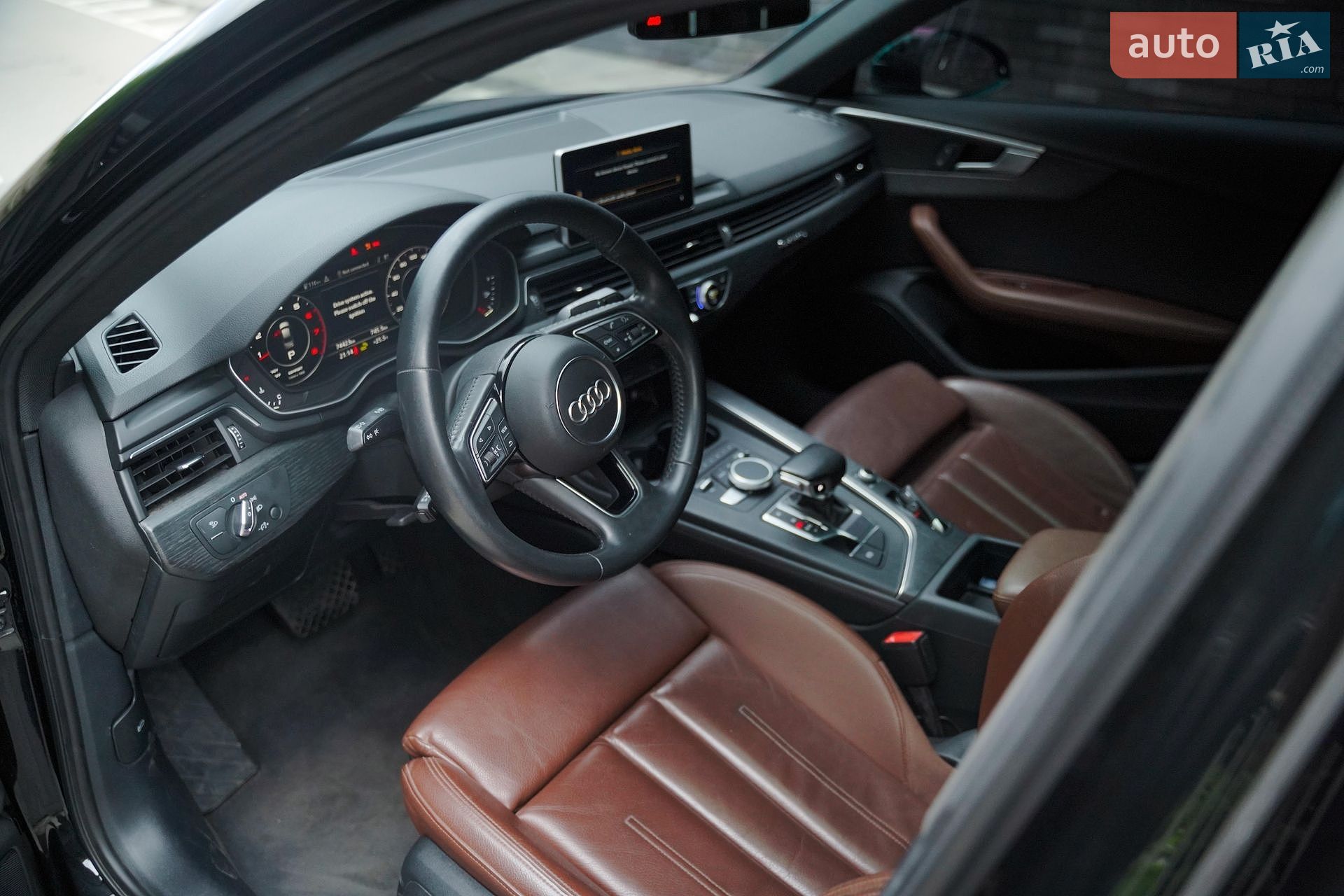 Audi A4 2019 VIN WAUHMAF41KA062623 фото оголошення 14 з 23