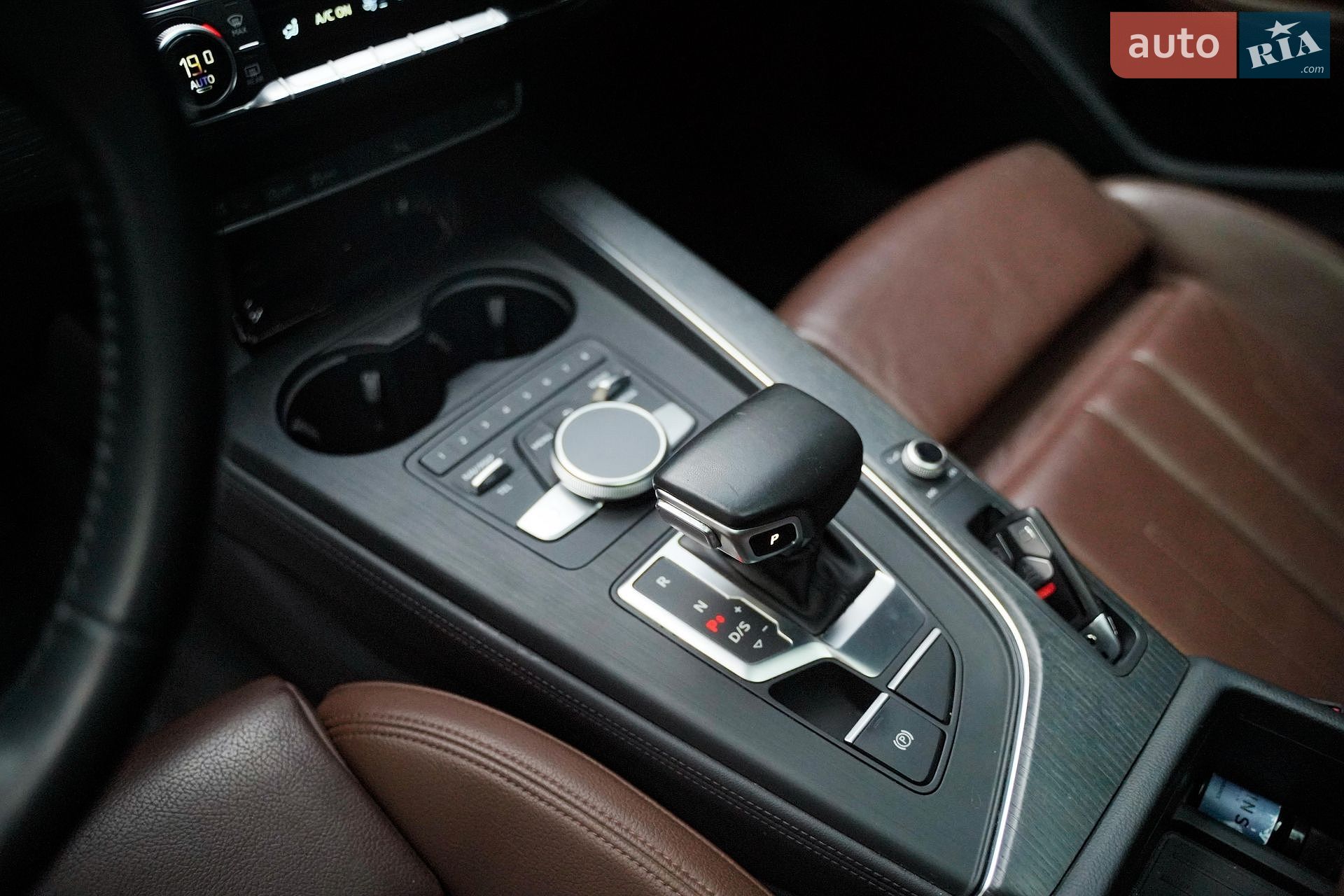 Audi A4 2019 VIN WAUHMAF41KA062623 фото оголошення 16 з 23