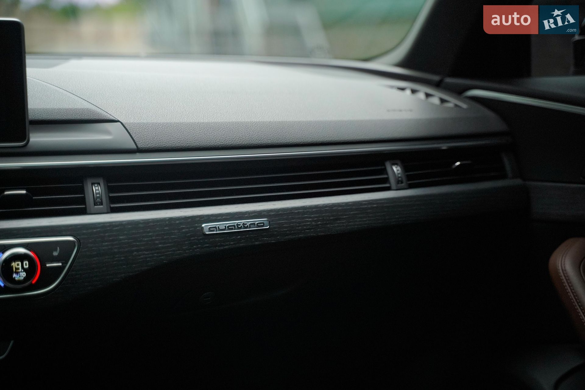 Audi A4 2019 VIN WAUHMAF41KA062623 фото оголошення 22 з 23