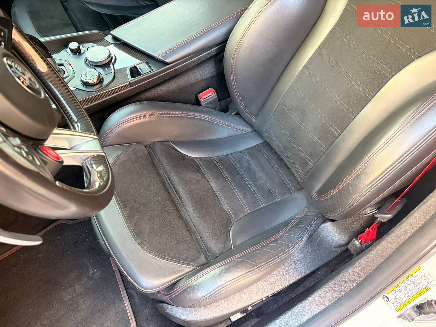 Alfa Romeo Giulia 2018 VIN ZARFAEAV4J7590345 фото оголошення 27 з 28
