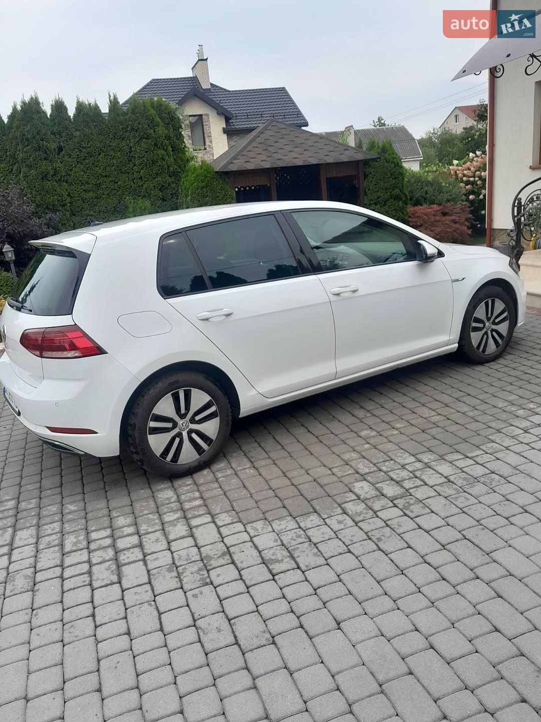 Volkswagen e-Golf 2017 VIN WVWZZZAUZJW900696 фото оголошення 2 з 10