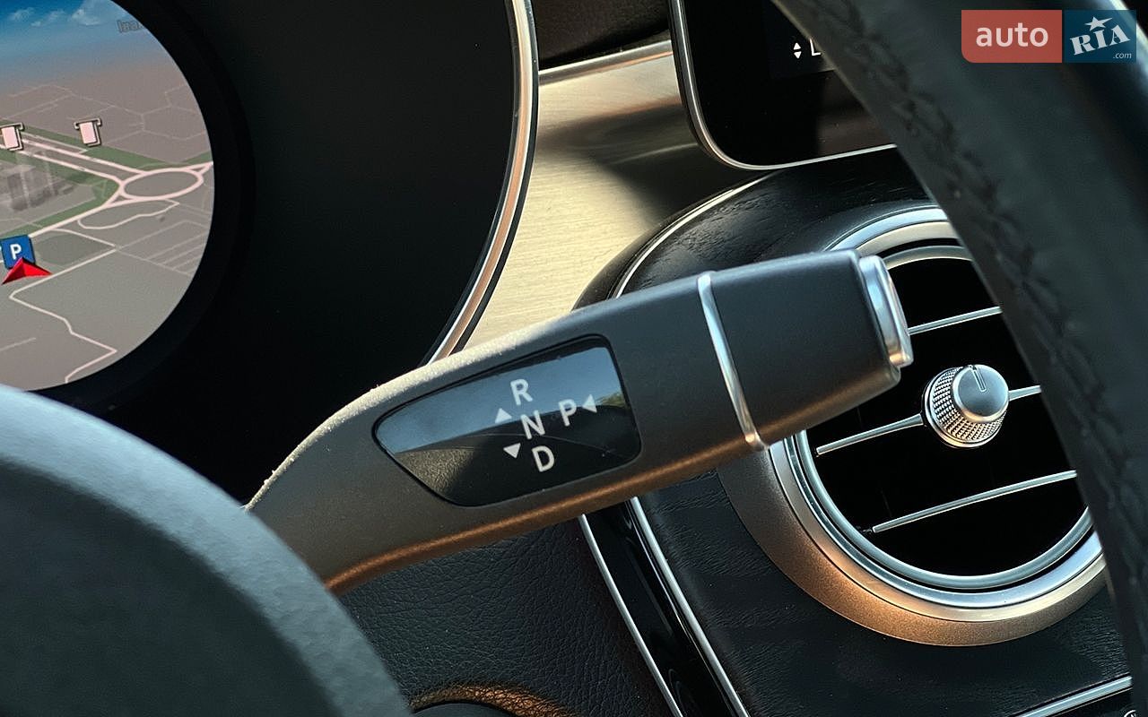 Mercedes-Benz GLC-Class 2019 VIN WDC0J8EBXLF673525 фото оголошення 17 з 37
