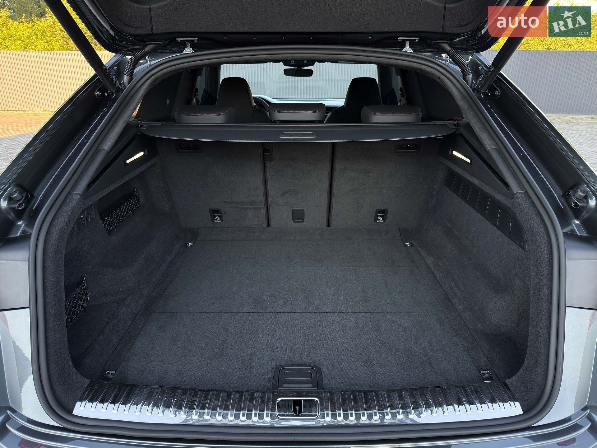 Audi RS Q8 2021 VIN WUAZZZF12ND003535 фото оголошення 85 з 139