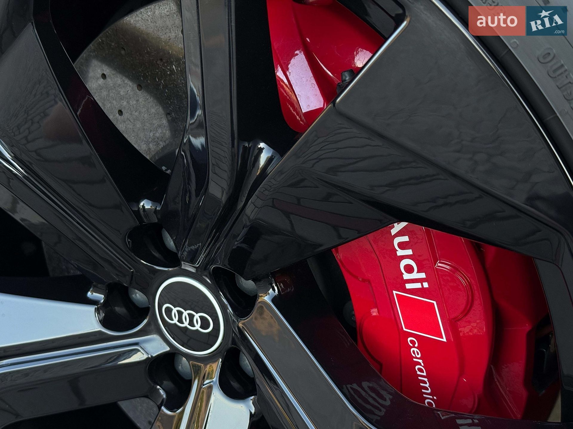 Audi RS Q8 2021 VIN WUAZZZF12ND003535 фото оголошення 30 з 139