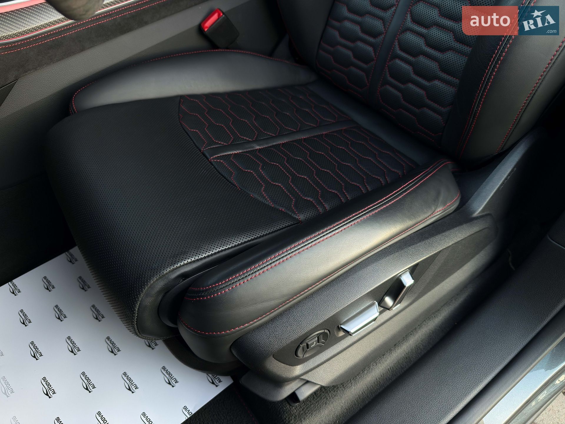 Audi RS Q8 2021 VIN WUAZZZF12ND003535 фото оголошення 46 з 139