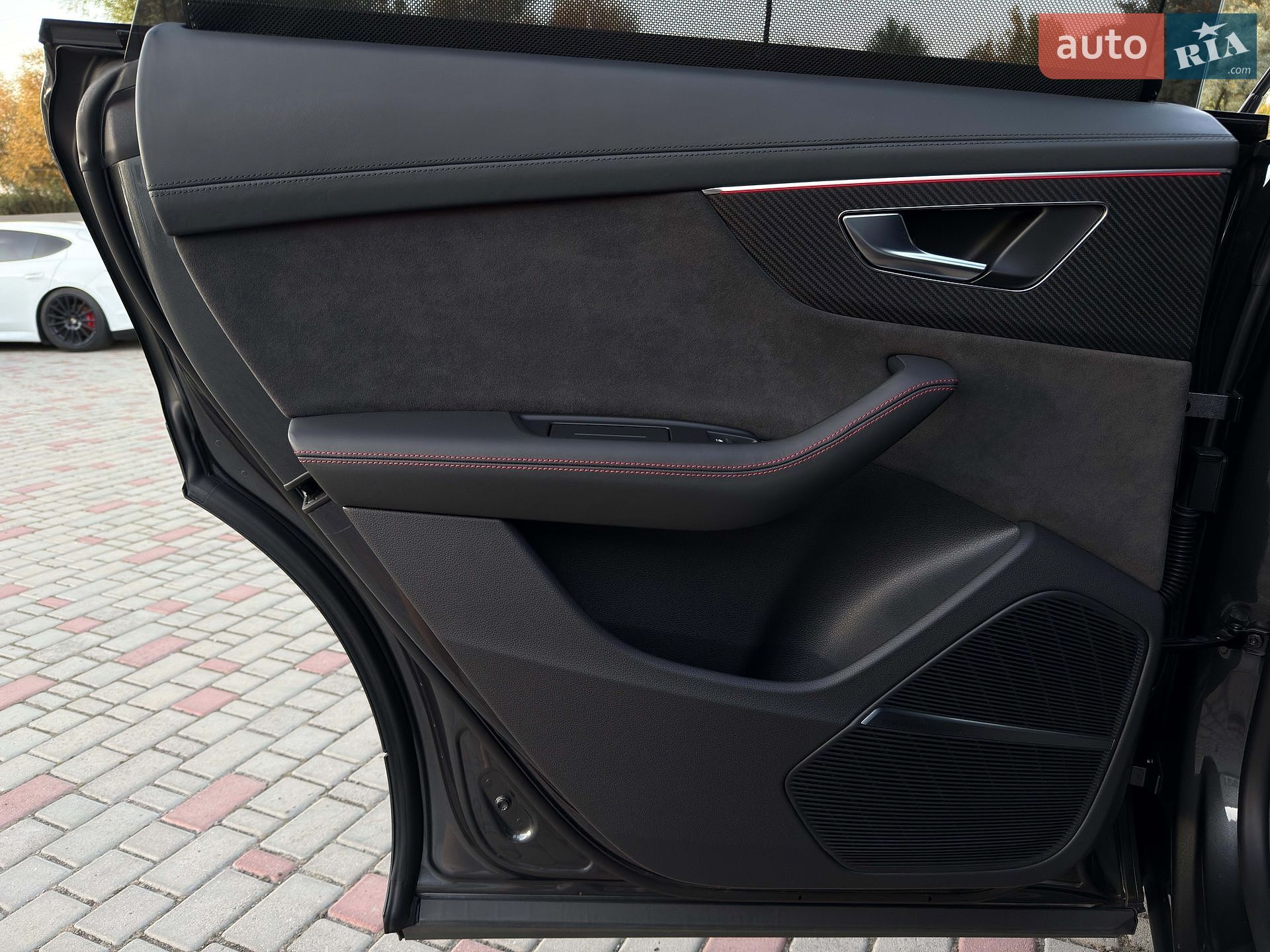 Audi RS Q8 2021 VIN WUAZZZF12ND003535 фото оголошення 76 з 139