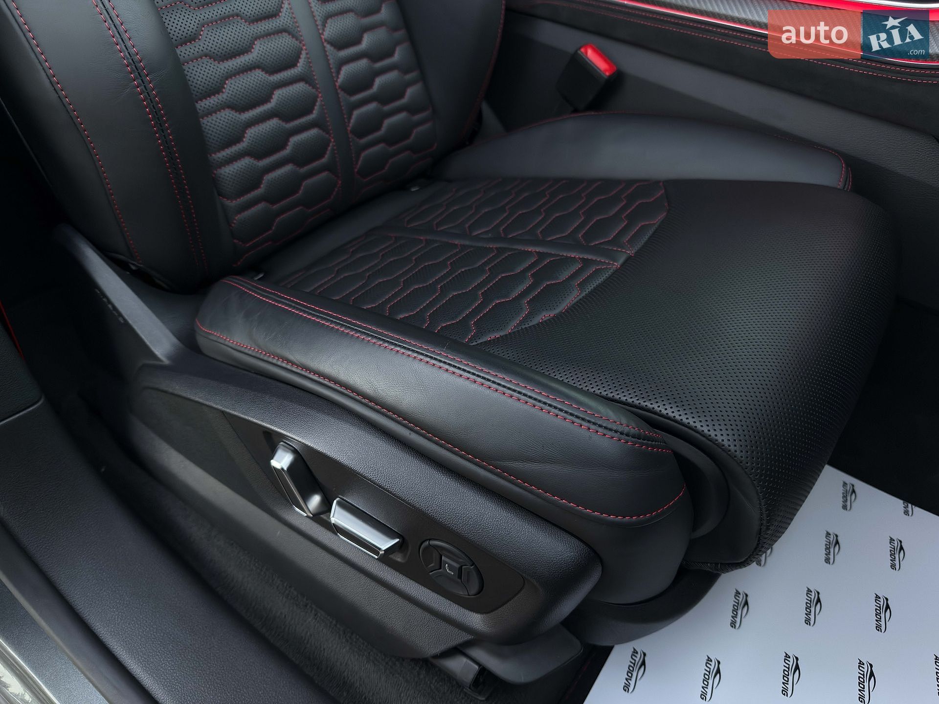 Audi RS Q8 2021 VIN WUAZZZF12ND003535 фото оголошення 100 з 139