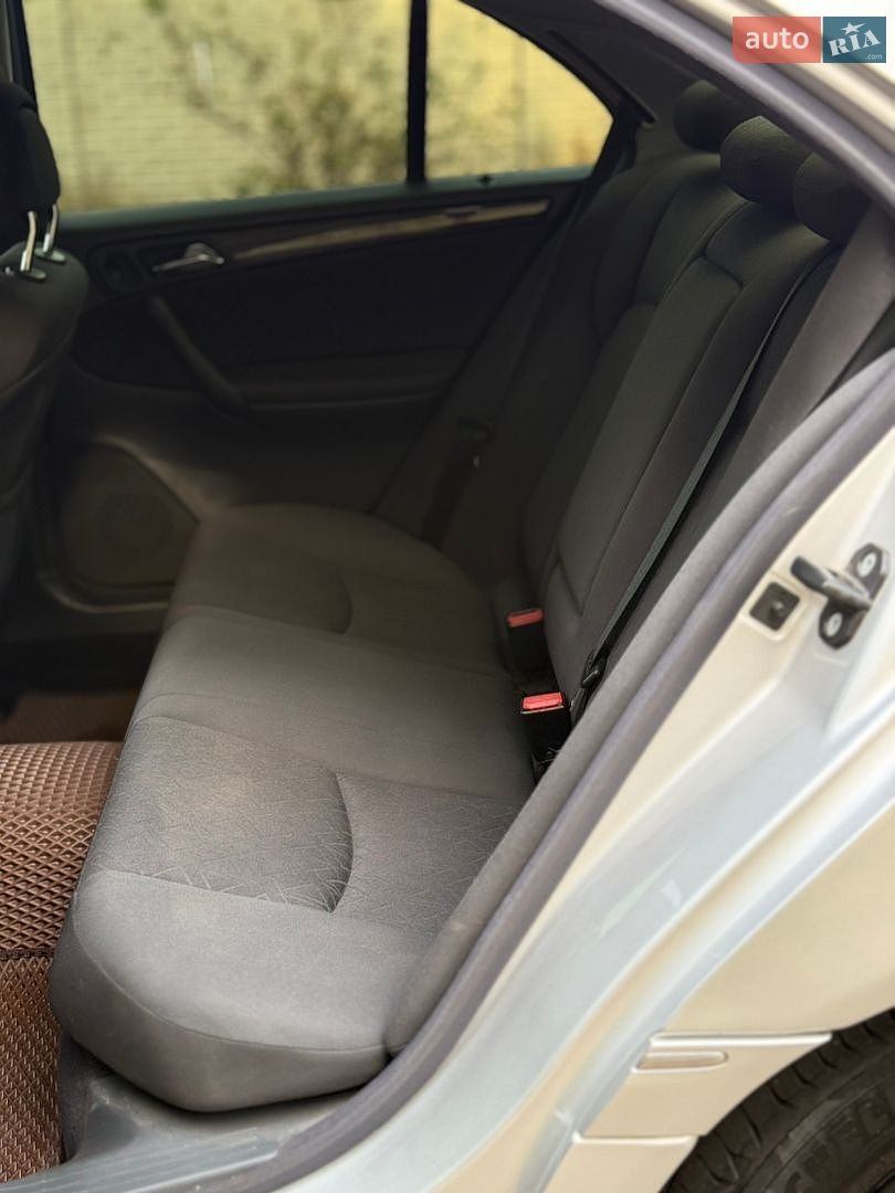 Mercedes-Benz C-Class 2003 VIN WDB2030421F466286 фото оголошення 36 з 50