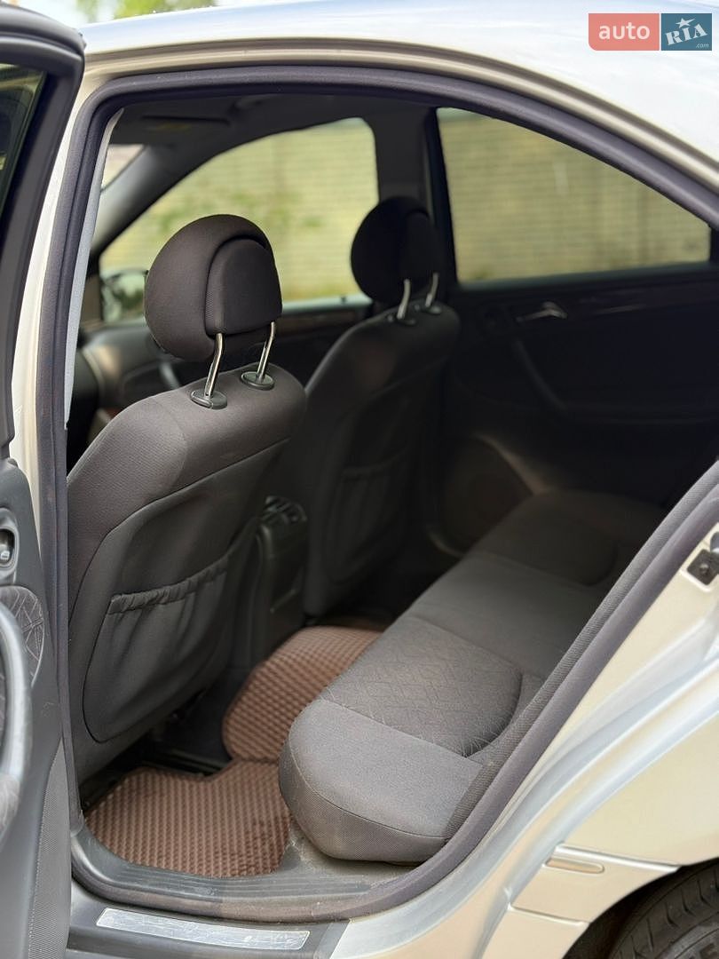 Mercedes-Benz C-Class 2003 VIN WDB2030421F466286 фото оголошення 37 з 50