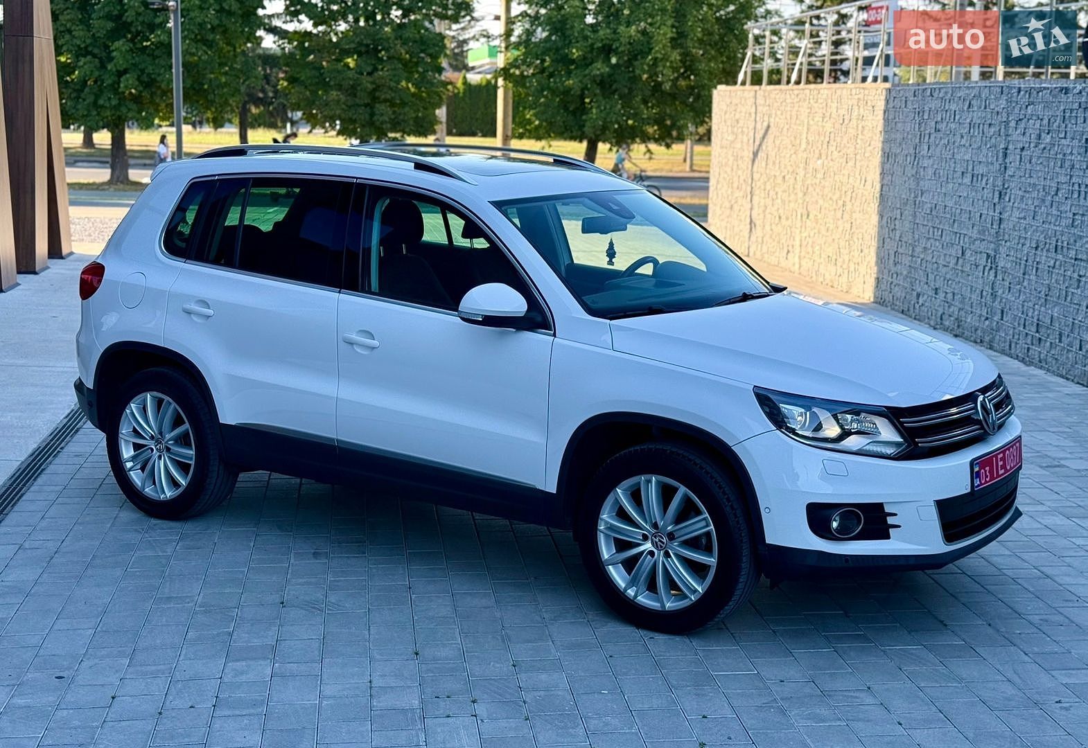 Volkswagen Tiguan 2011 VIN WVGZZZ5NZCW038923 фото оголошення 2 з 25