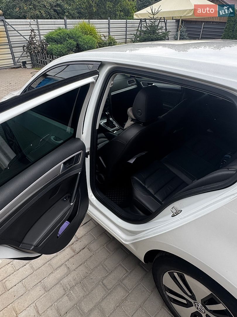 Volkswagen e-Golf 2015 VIN WVWZZZAUZGW906737 фото оголошення 9 з 15