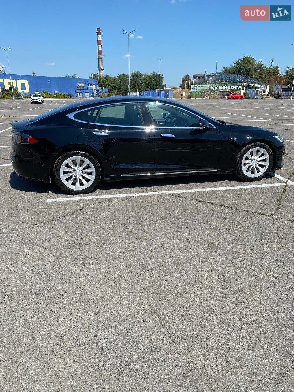 Tesla Model S 2018 VIN 5YJSA7E2XJF263401 фото оголошення 3 з 17