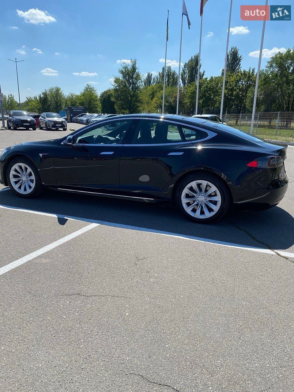 Tesla Model S 2018 VIN 5YJSA7E2XJF263401 фото оголошення 2 з 17