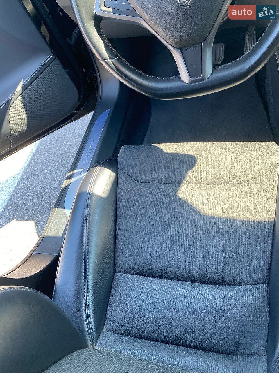Tesla Model S 2018 VIN 5YJSA7E2XJF263401 фото оголошення 6 з 17