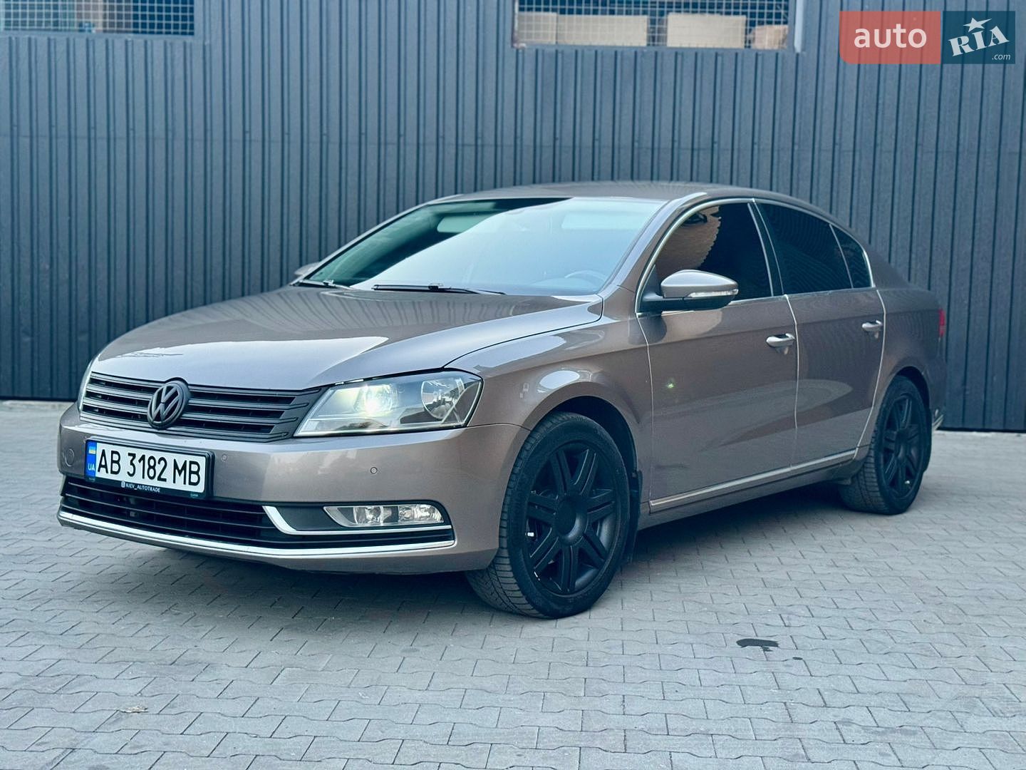 Volkswagen Passat 2011 VIN WVWZZZ3CZBP327057 фото оголошення 4 з 35