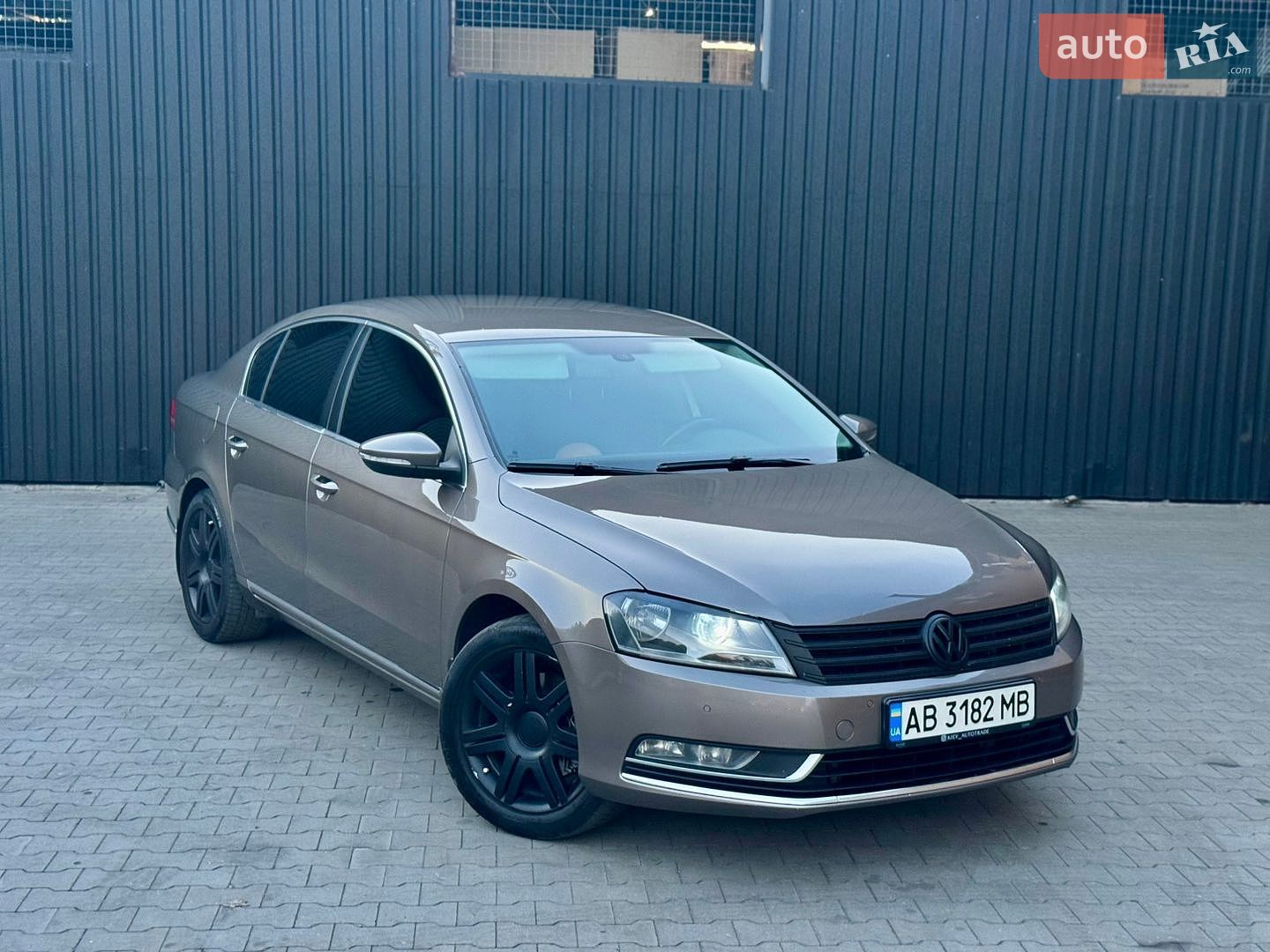 Volkswagen Passat 2011 VIN WVWZZZ3CZBP327057 фото оголошення 9 з 35