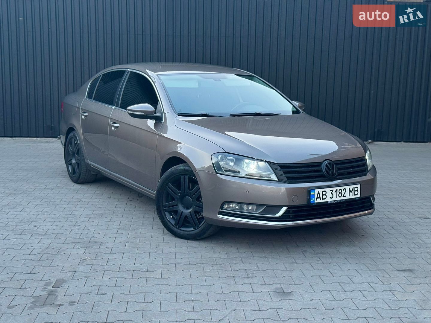 Volkswagen Passat 2011 VIN WVWZZZ3CZBP327057 фото оголошення 10 з 35