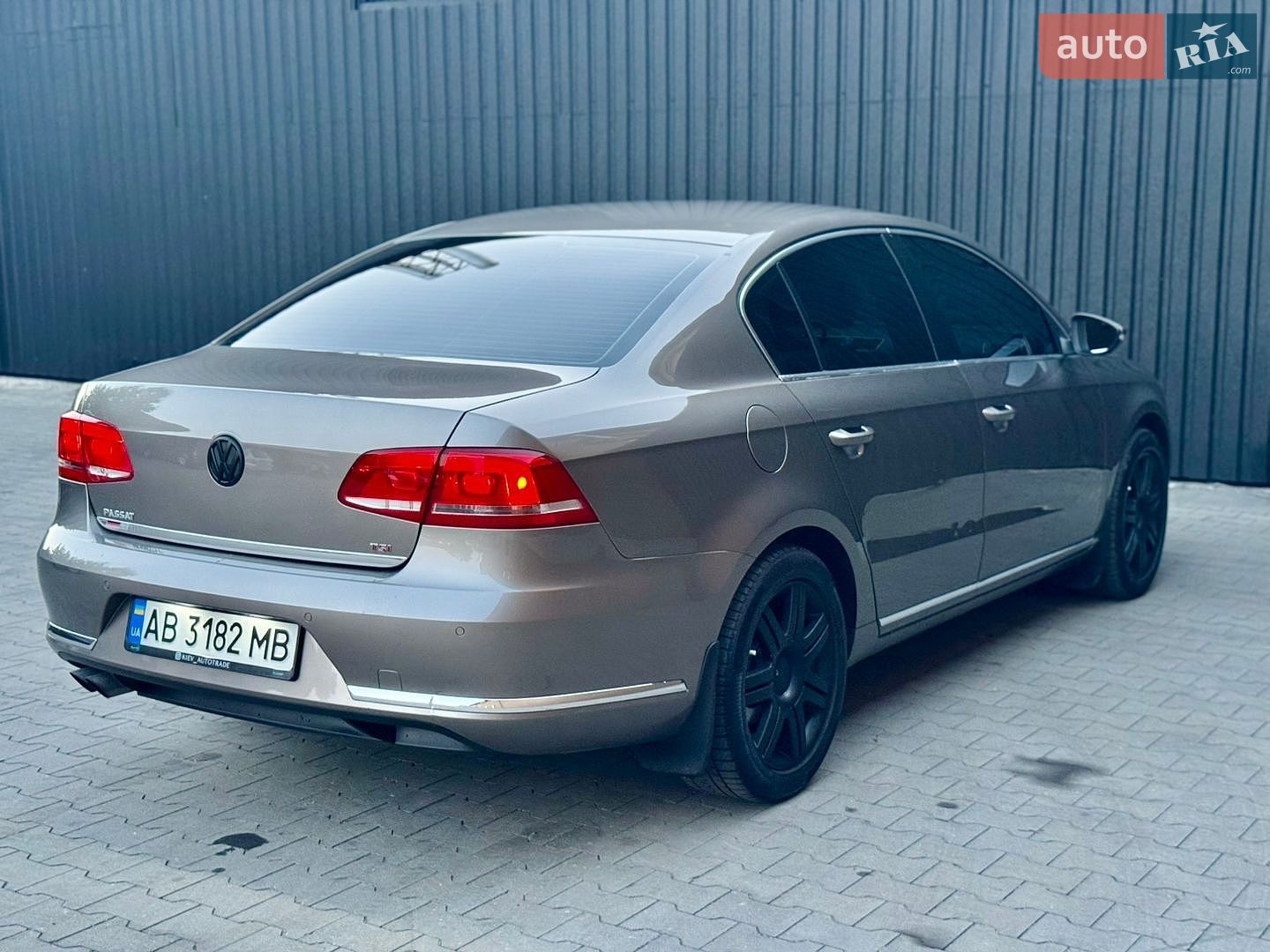 Volkswagen Passat 2011 VIN WVWZZZ3CZBP327057 фото оголошення 14 з 35