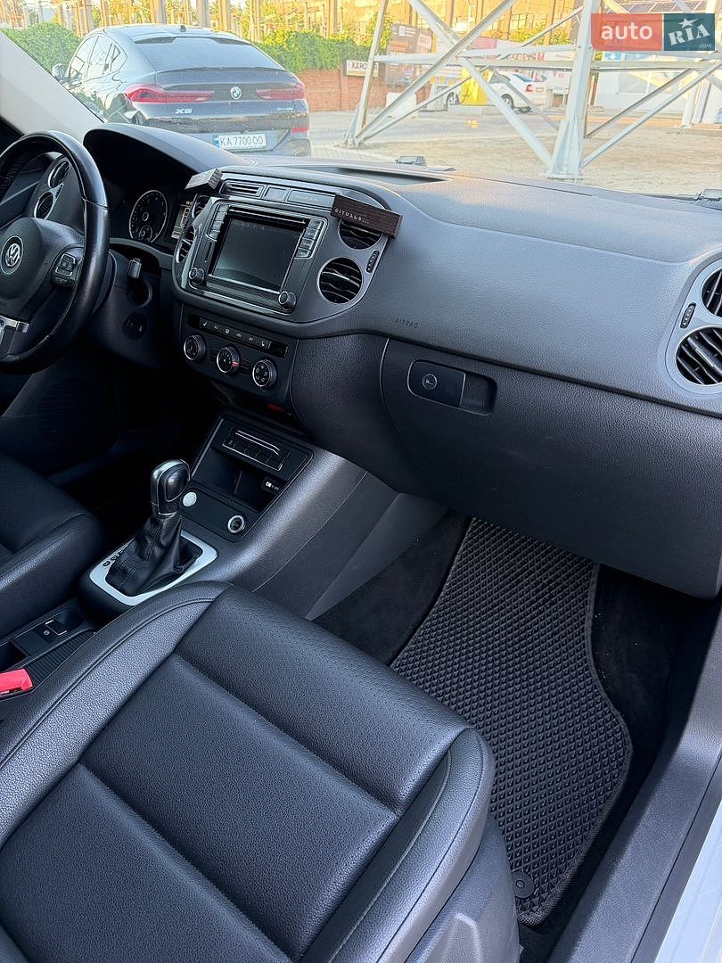 Volkswagen Tiguan 2016 VIN WVGBV7AX0HK021778 фото оголошення 15 з 26