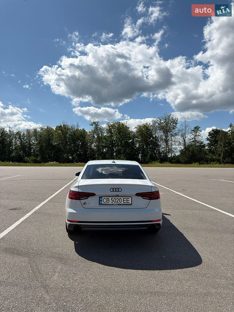 Audi A4 2018 VIN WAUDNAF43JN010039 фото оголошення 7 з 26