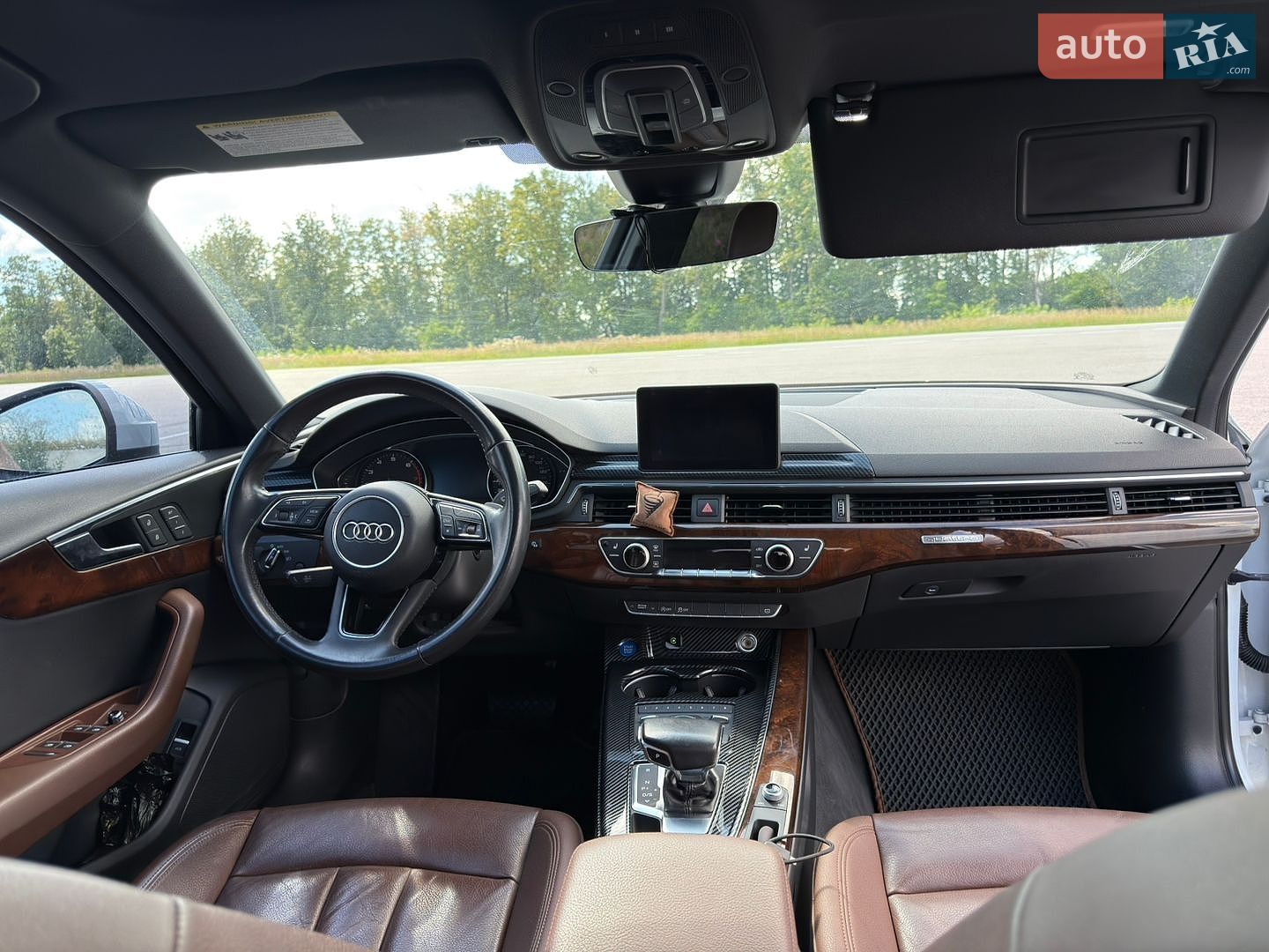 Audi A4 2018 VIN WAUDNAF43JN010039 фото оголошення 14 з 26