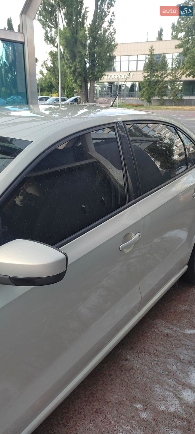 Volkswagen Polo 2011 VIN XW8ZZZ61ZCG011033 фото оголошення 6 з 31