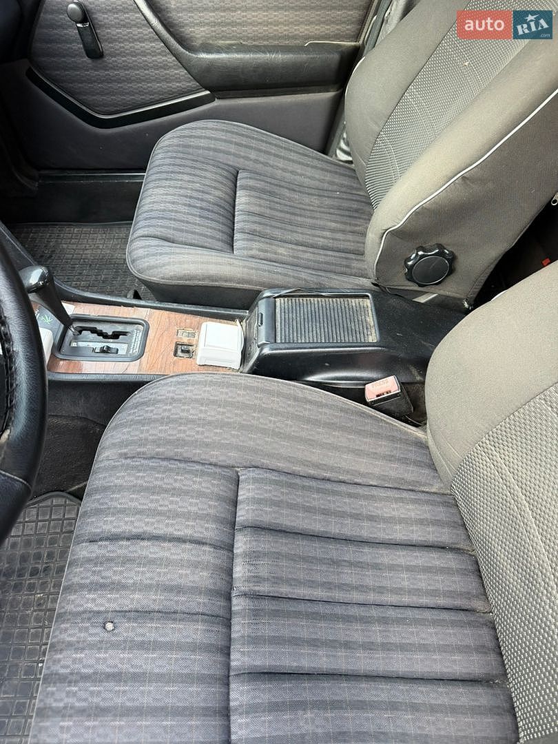 Mercedes-Benz E-Class 1990 VIN WDB1240261B306704 фото оголошення 2 з 19