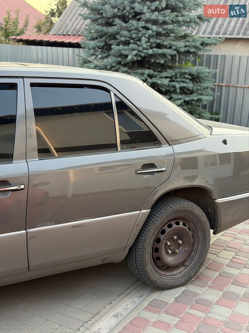 Mercedes-Benz E-Class 1990 VIN WDB1240261B306704 фото оголошення 12 з 19