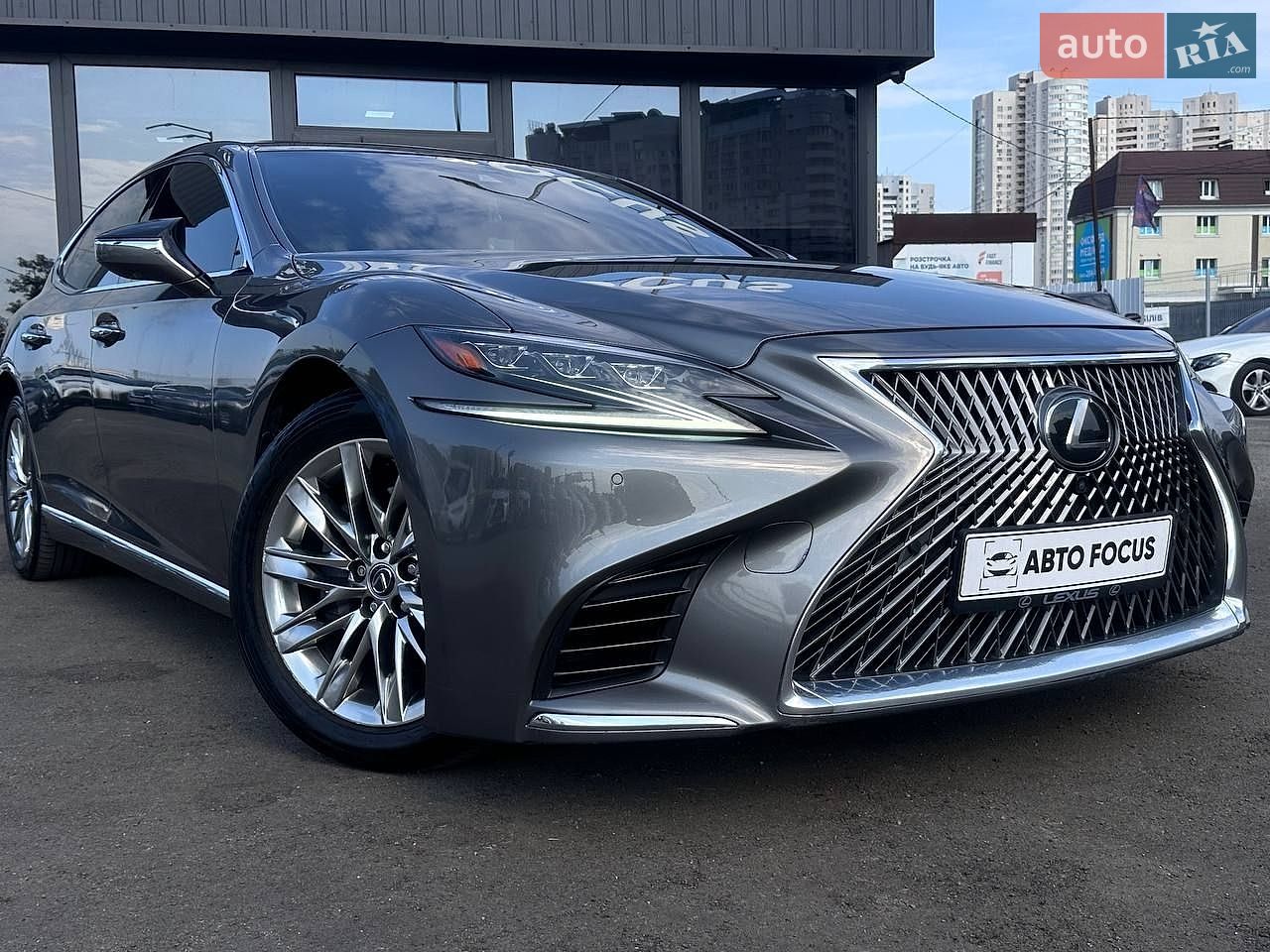 Lexus LS 2018 VIN JTHB51FF1J5003410 фото оголошення 2 з 45