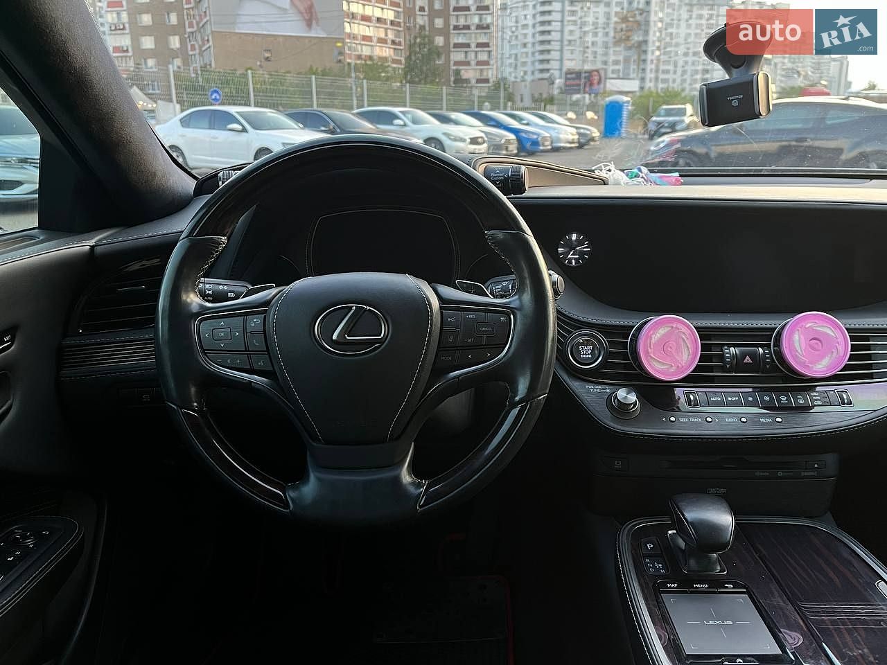 Lexus LS 2018 VIN JTHB51FF1J5003410 фото оголошення 16 з 45