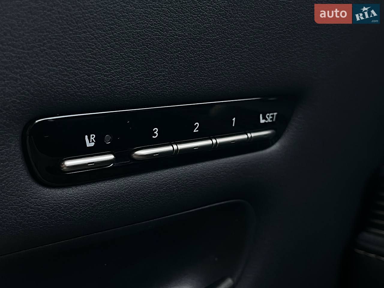 Lexus LS 2018 VIN JTHB51FF1J5003410 фото оголошення 20 з 45