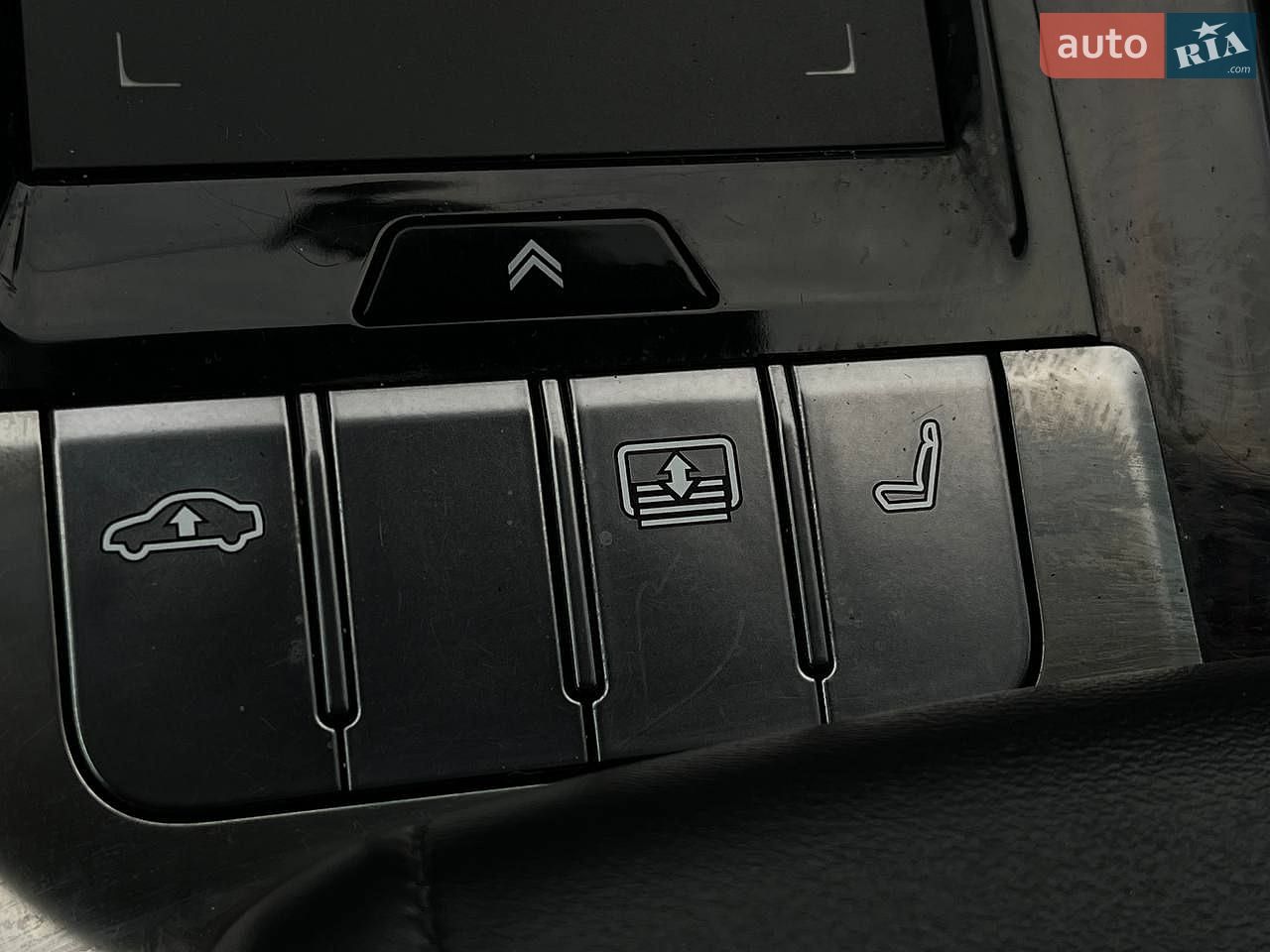 Lexus LS 2018 VIN JTHB51FF1J5003410 фото оголошення 38 з 45